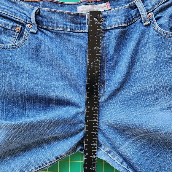 LEVI'S Relaxed Bootcut 550 Jeans - Picture 5 of 10